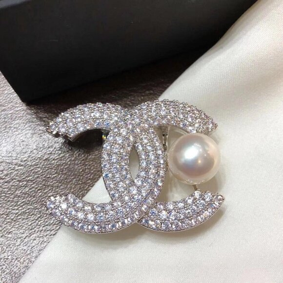 Chanel diamond brooch - Picture 1 of 4